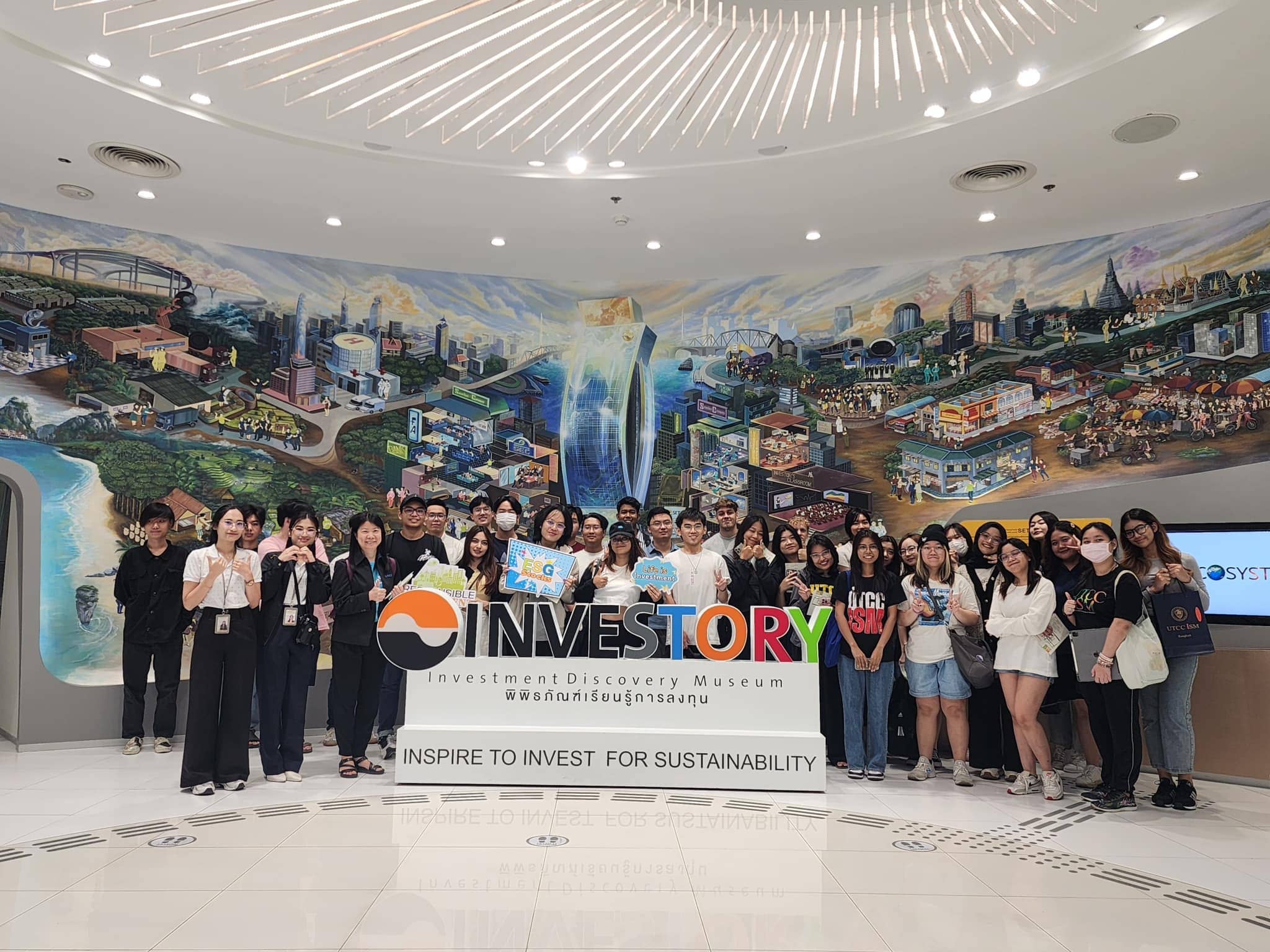 UTCC-iSM students visited the Stock Exchange of Thailand (SET) for their IB210